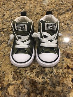 Toddler Converse Camo Chuck Taylors size 5c