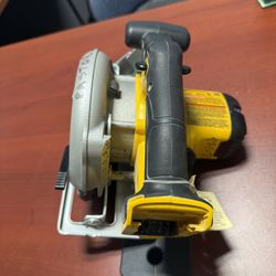 Dewalt DCS393 Circular Saw