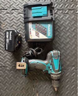 Makita XPH01 Hammer Drill, Charger and 18v battery