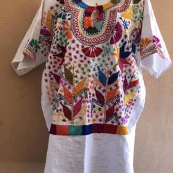 Blusas Bordadas Artesanales Mexicanas// Mexican Embroidered Blouses