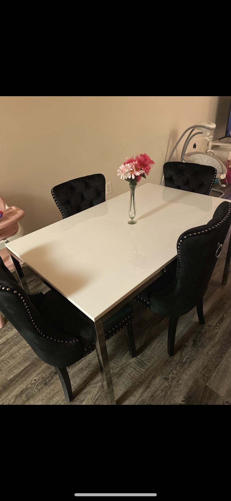 Dinning Table And Chairs