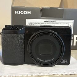 Ricoh GR IIIx 24MP f/2.8 40mm Compact Digital Camera. Low Shutter count.