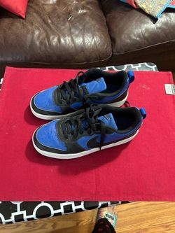 Boys size 5Y Nike
