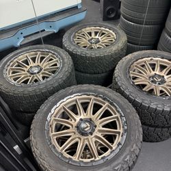 22” FUEL WHEELS & NITTO RECON GRAPPLER A/T