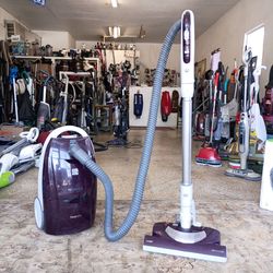 Canister vacuum cleaner