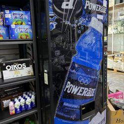 Powerade Beverage Vending Machine 🏡