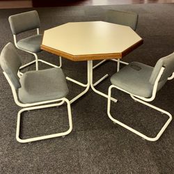 Table & Chairs 