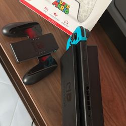 Nintendo Switch + Mario Controller 