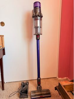 Dyson V11 Torque Drive Cordless Vacuum - Great Condition!