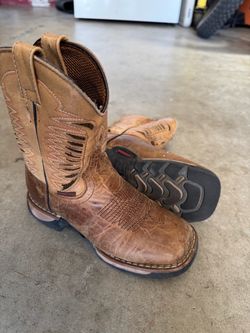 Like new kids boots