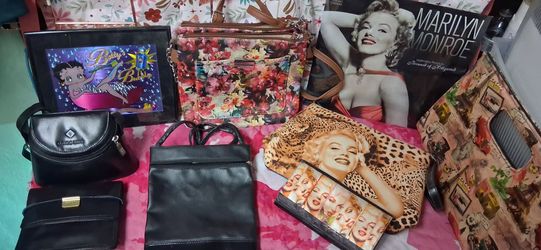 Women's Accessories