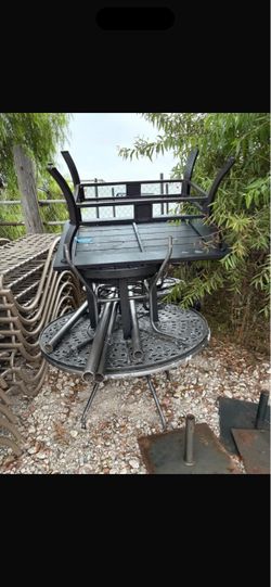 Pool chairs an tables