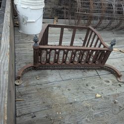 BEAUTIFUL VINTAGE FIREPLACE GRATE 