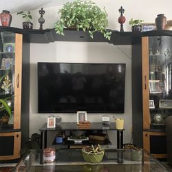 Entertainment Center Does Not Come With The Black Table/Tv Stand!