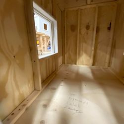 Dog House Trying To Sell Quick