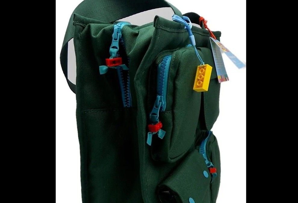 Geniune Lego Weekender Tote Bag ,Ext. Pockets real Lego Brick Zipper Holder