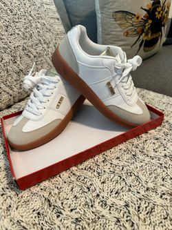 Guess Shoes size 7 for Women