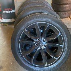 The Set Of Tires And Rims It Came Off Of A 2014 Ford Ford Explore Tires Very Good Condition