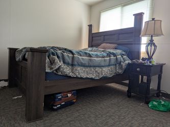 Queen bed w mattress