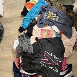 250 Pieces Of Woman Clothes / Size :medium & Large Selling Everything Together/ Add It Some Purses & Bags / See Photos/ Read Description