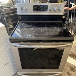 FRIGIDAIRE STOVE