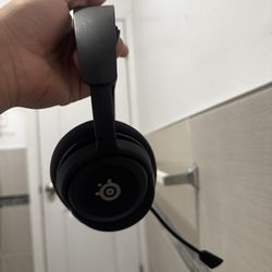 SteelSeries Arctis Nova 5 Wireless – Like New – $100 (Negotiable) 