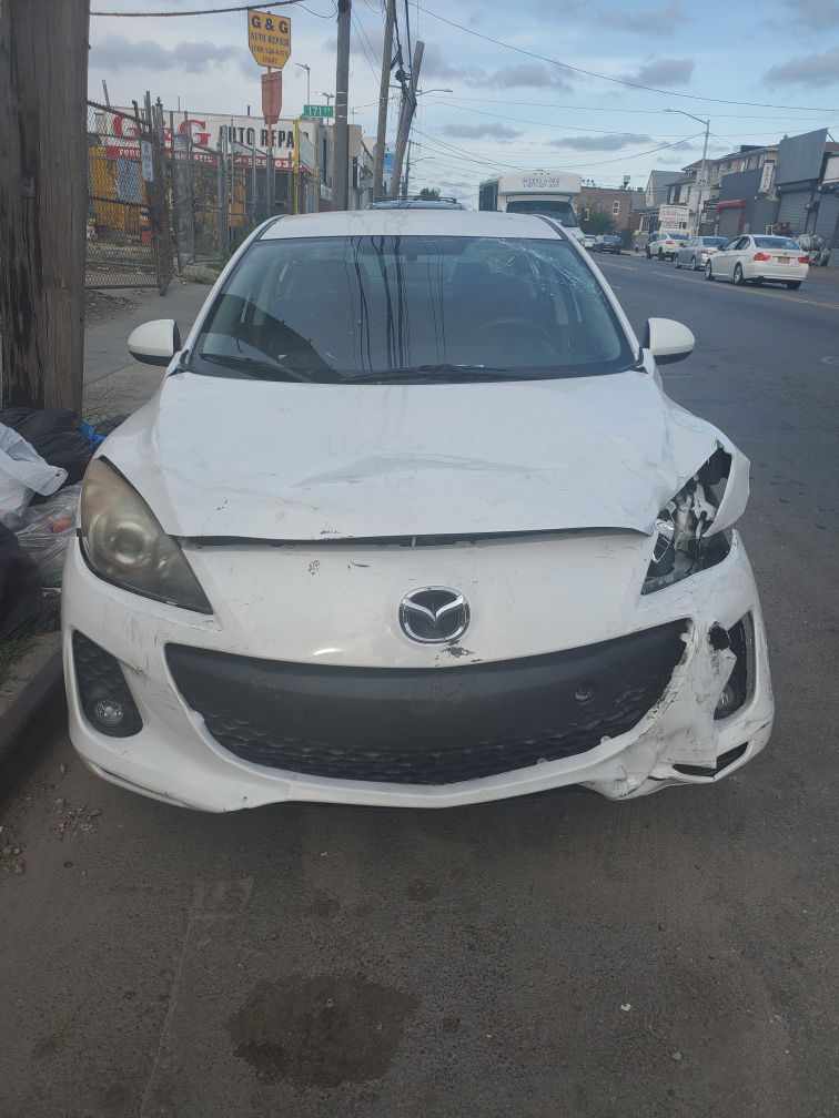 2013 Mazda 3 FOR PARTS