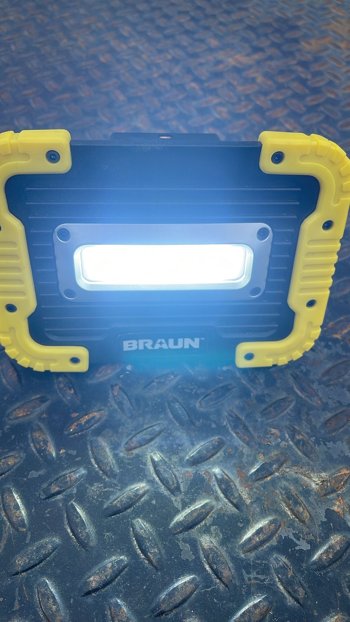 Braun 1250 Lumens Compact Portable Work Light Battery Bank 56163