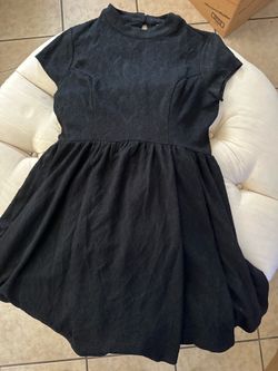 Black short sleeve dress