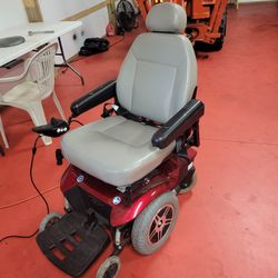 Heavy Duty All Terrain Mobility Chair. Just Put New Batteries !