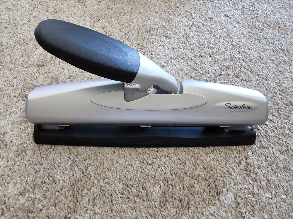 Swingline 3 Hole Punch