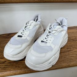 Women’s White Sneakers, Brand : Wanted 