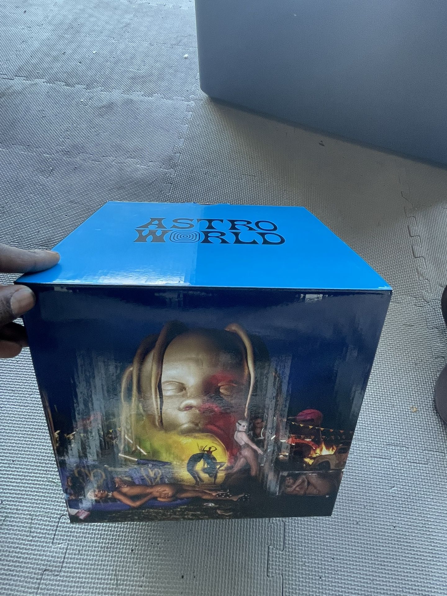 Travis Scott ‘Astroworld’ Deluxe CD Holder !