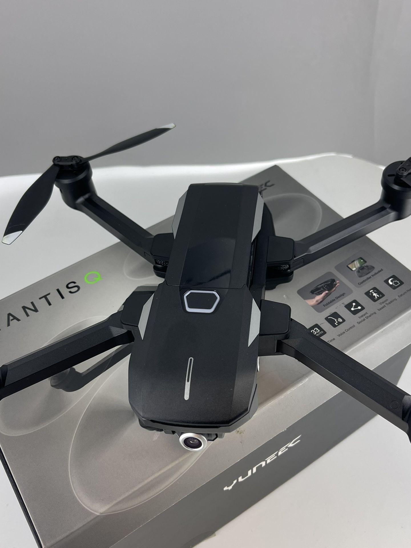 Yuneec Mantis Q Drone With 4K Camera and Controller