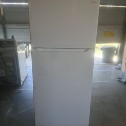 Insignia Apartment Size Fridge 