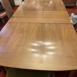 Dining Room Table & Chairs