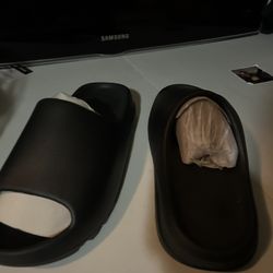 Yeezy Slides Size 10 Brand New