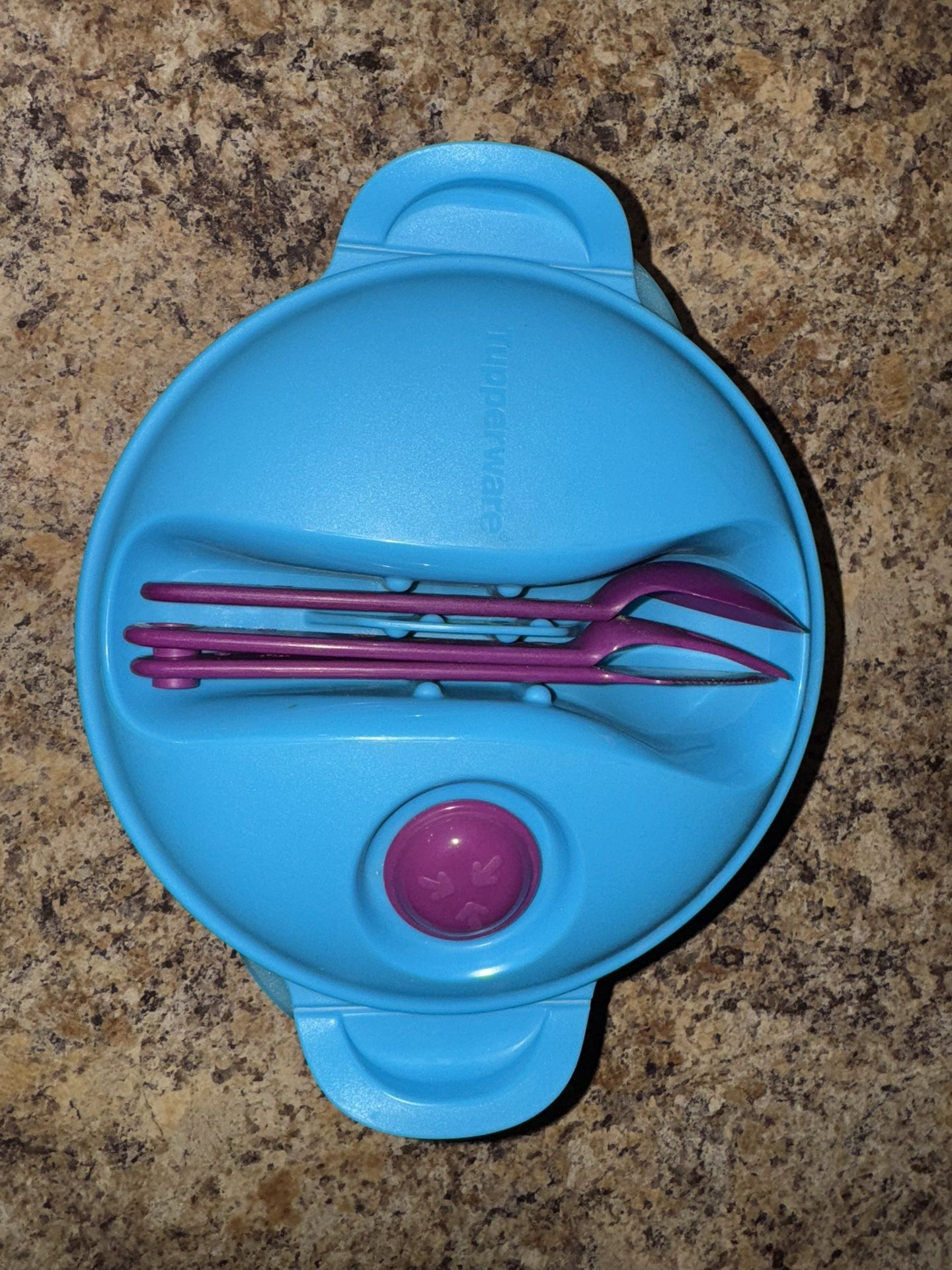 Tupperware - Microwaveable Lid With Pop Up, Fork, Knife And Spoon