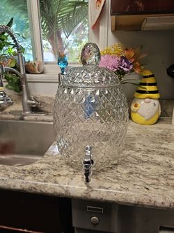 PineappleGlass Beverage Dispenser with Lid and Spigot hawaiian theme