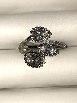 Size 7 white zircon in silver ring
