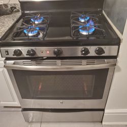 Gas Stove GE Broil And Oven Stainless  4 Burner  Warranty  301 Saundview Ave Bronx NY 10473 Ready To Deliver $400