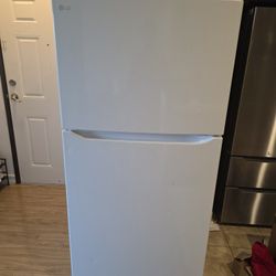 Fridge.  20.2-cu ft Top-Freezer Refrigerator