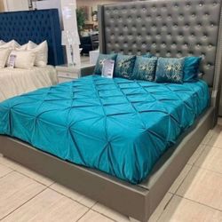 Coralayne Gray Queen Upholstered Bed. (King Size Available) 