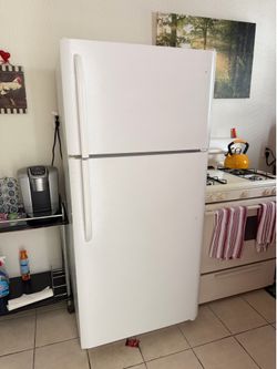 FRIGIDAIRE fridge