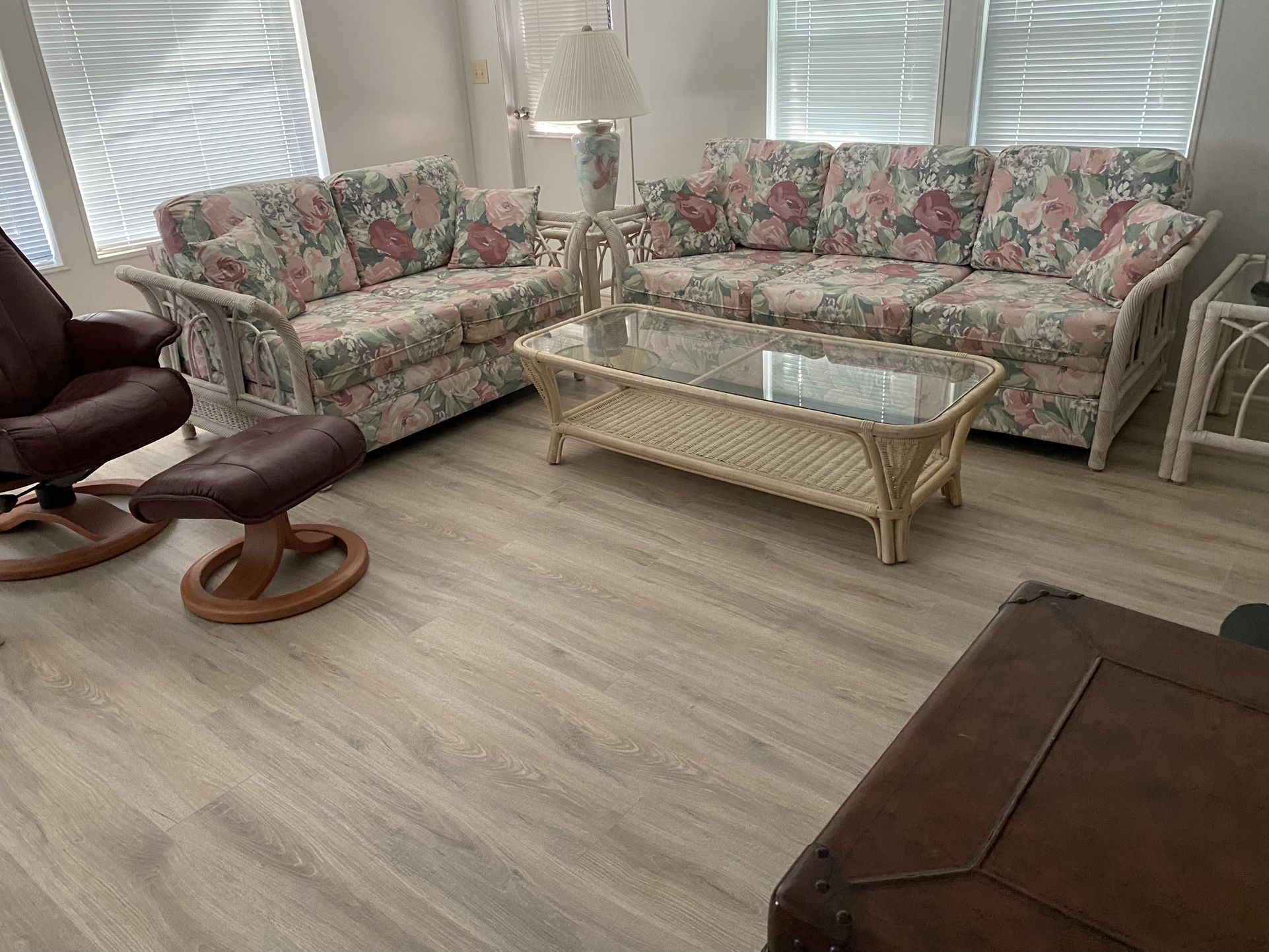 Vintage Rattan Excellent Condition 4 Piece Florida Room Set