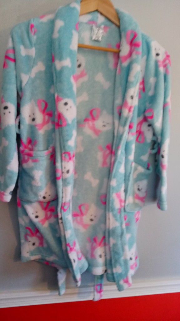 GIRLS ROBE .... CHECK OUT MY PAGE FOR MORE ITEMS