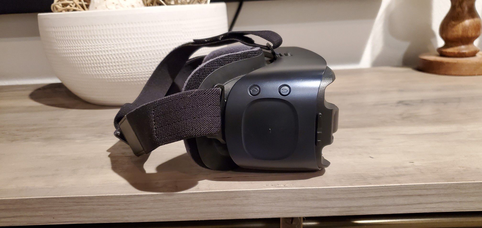Samsung gear VR headset by Oculus
