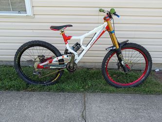 Rocky mountain flatline World Cup downhill bike rides shifts and stops GREAT