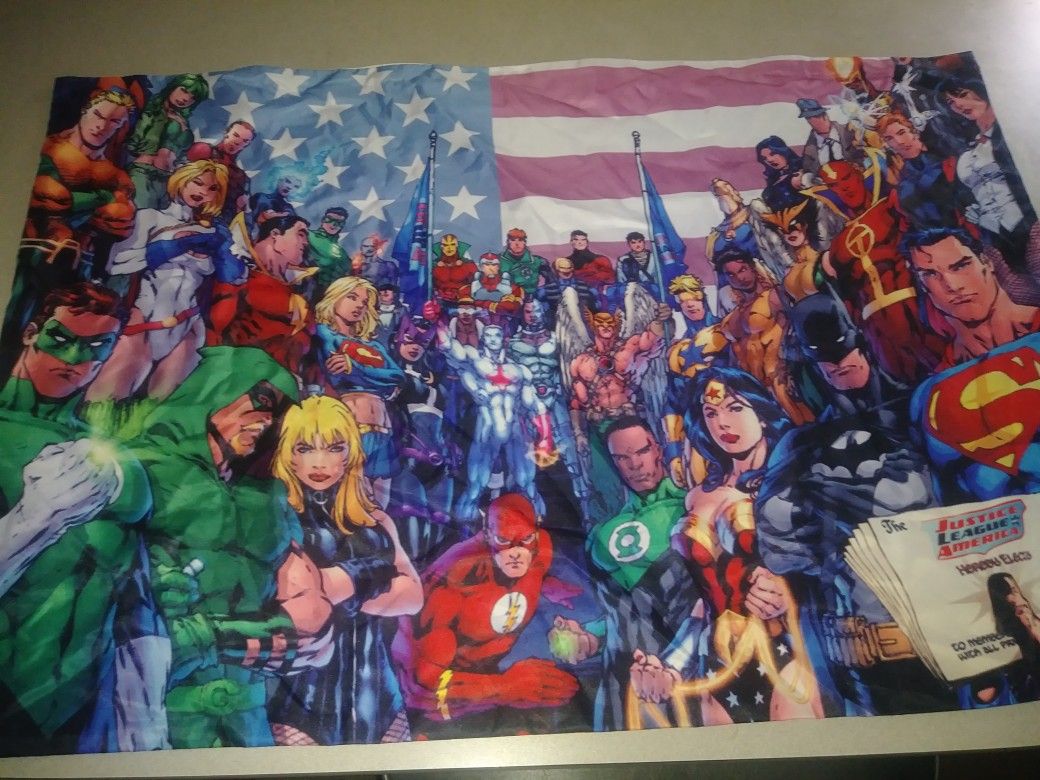 New super hero pillow case. 9.00$ paid 18.00 on line. New. Soft material.