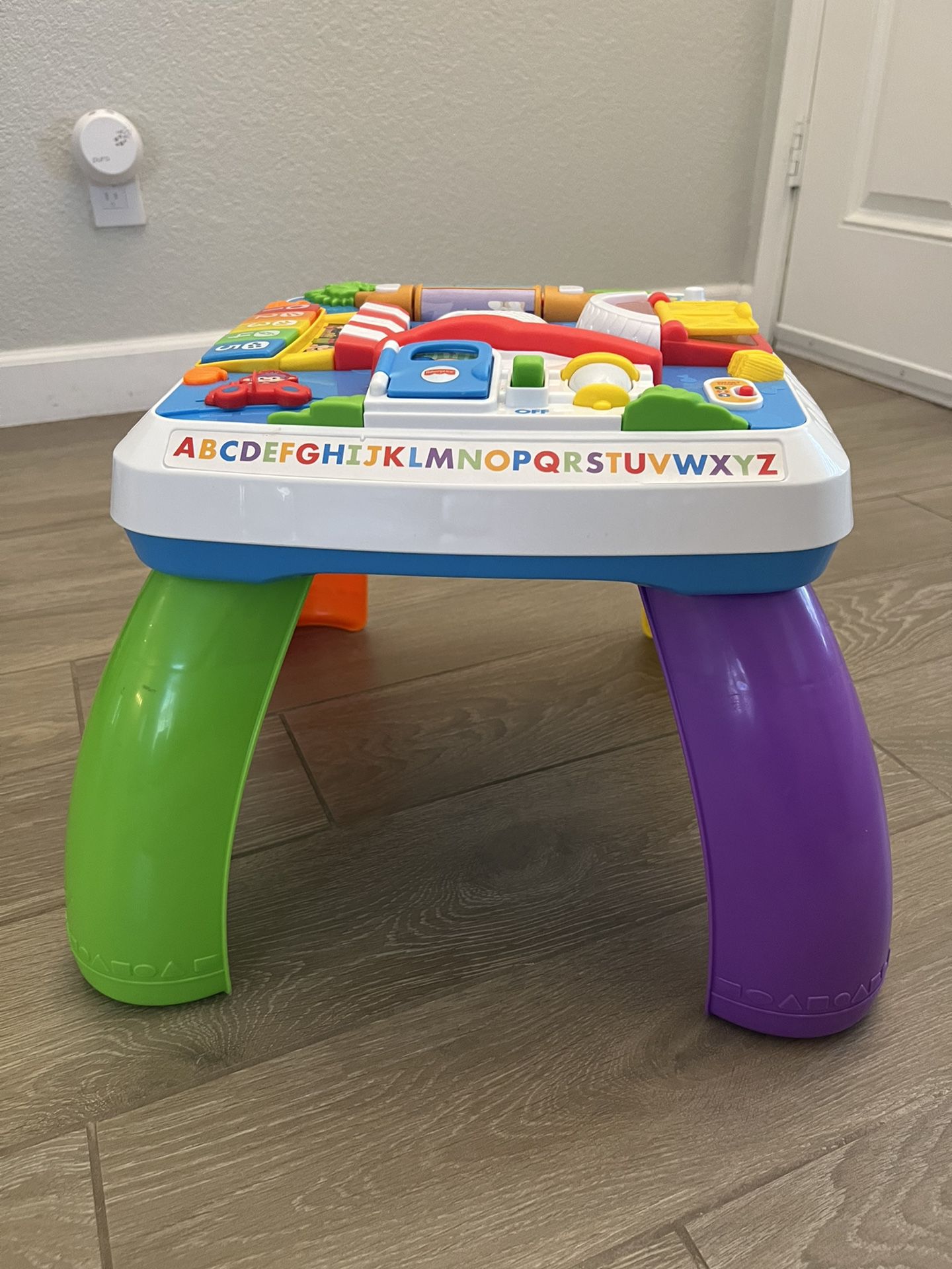 Fisher-Price Laugh & Learn Around the Town Learning Table Baby & Toddler Toy with Music & Lights